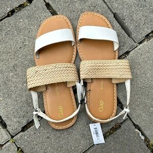 Gap Nude/white woven sandals